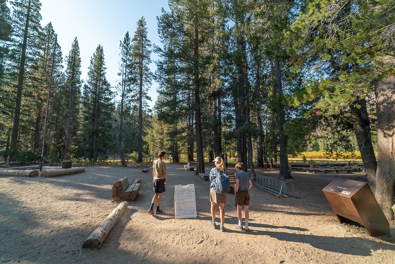 Family at the trailhead for Rainbow Falls in the Devils Postpile National Monument