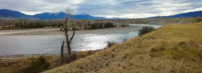 View South along the Yellowstone River from Mallards Rest