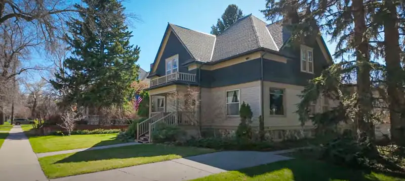 Typical house in the South Side Neighborhood on Willson Ave during a city walk