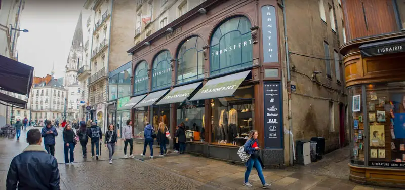 Book Store in Nantes, France on rainy virtual walk