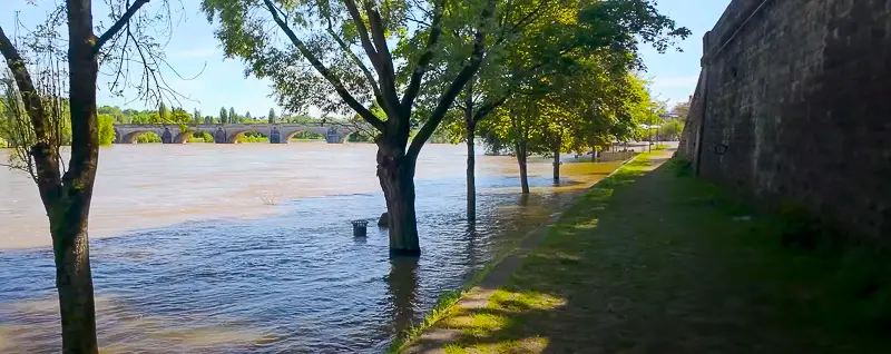 The flooded Loire River at Tours at beginning of our virtual walk