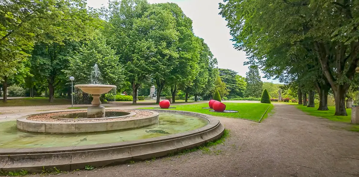 Park Fountain in Dole with trees and red pots during citywalks live