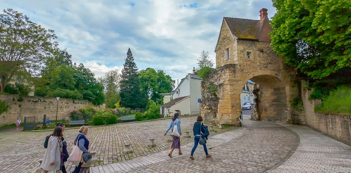 Old Gatehouse in Nevers during a virtual walk