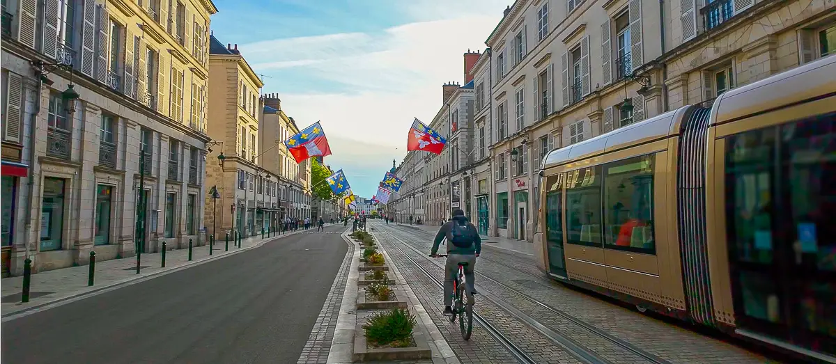 Street Tram on Rue Jeanne D'Arc in Orleans virtual walk